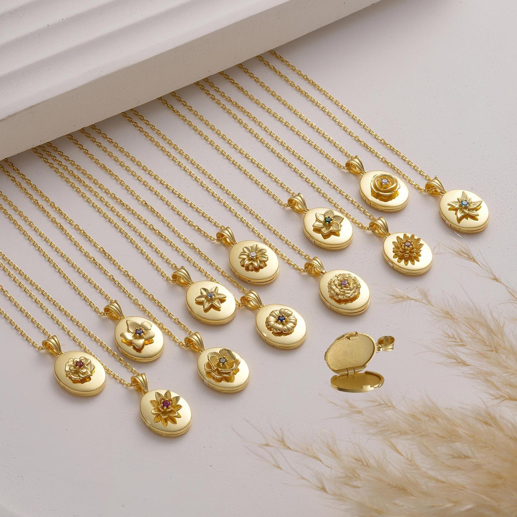 A Photo-Holding Necklace